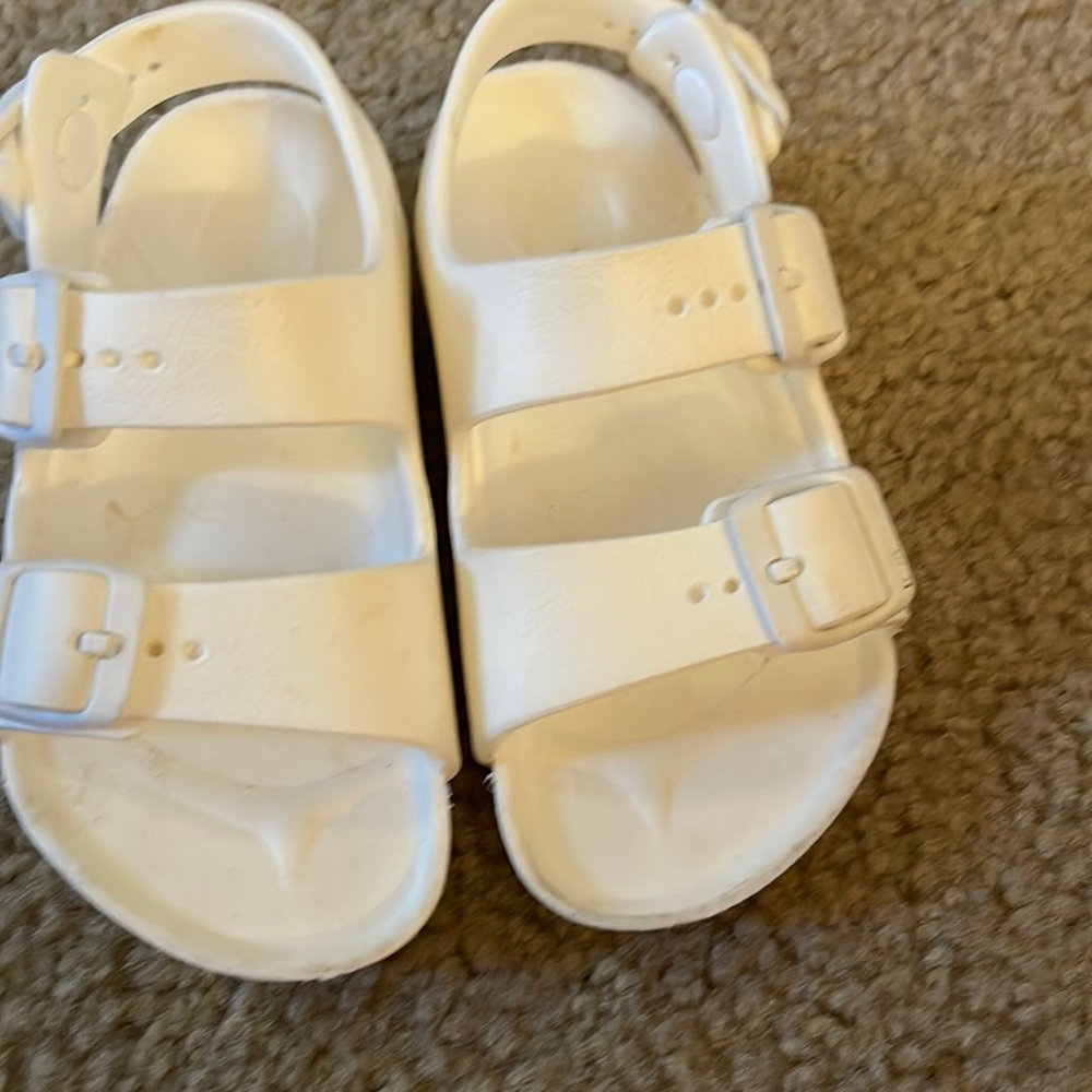 White sandals 10M